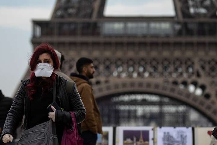 Франція готується «жити з коронавірусом» до літа 2021 року