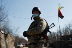 Окупанти на Донбасі обстріляли українських захисників з гранатомету