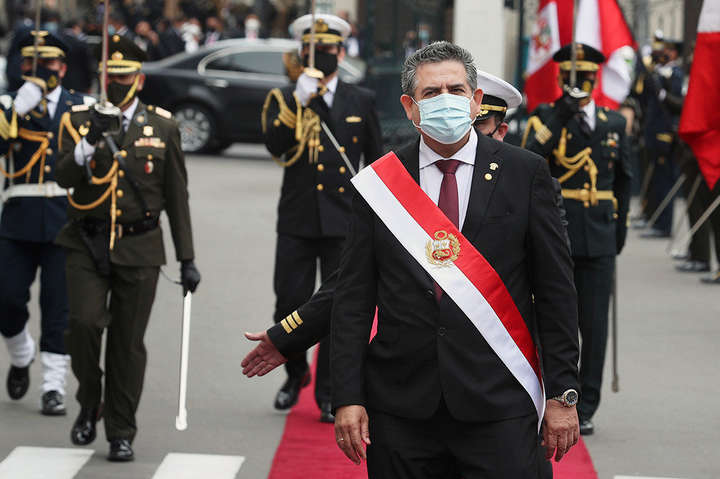 Новий президент Перу пішов у відставку на тлі масових протестів