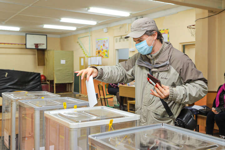 В семи містах України відбувся другий тур виборів: перші результати 