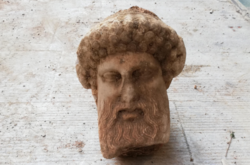 В Афінах знайшли голову античної мармурової скульптури Гермеса