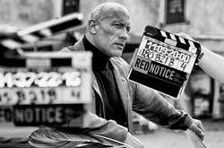 Дуэйн «Скала» Джонсон не поместился в спорткар на съемках нового боевика (фото)