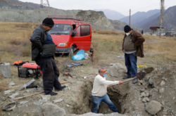 Армяне начали выкапывать родственников из могил и вывозить их из Карабаха