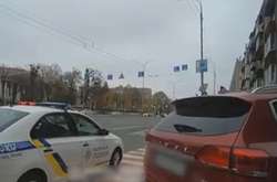 Жінка народила немовля в автомобілі в центрі Києва