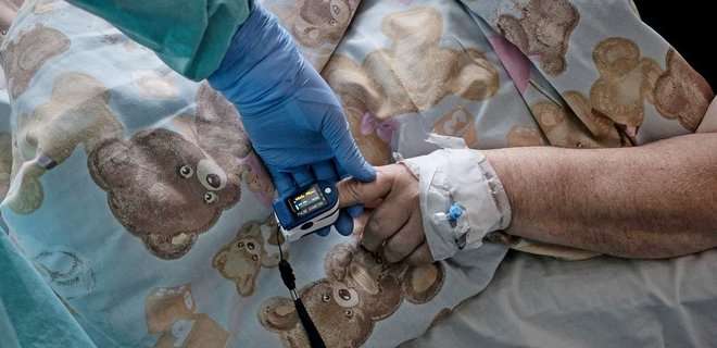 Оперативные данные: в Украине от коронавируса умерло более 10 000 человек, из них за прошедшие сутки – 256
