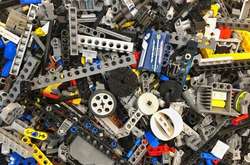 Київські митники знищили 422 кг деталей підробок конструкторів Lego