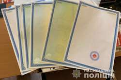 У Києві шахраї збували підроблені документи на ввезені з ЄС і США автівки (фото)