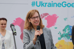 Крістіна Квін: Поки Україна продовжує боротися з російською агресією, агенти впливу Кремля намагаються поширювати антизахідну брехню