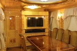 Холодильник, компьютер и ванная комната: «Укрзализныця» показала «отель на колесах»