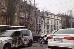 На Повітрофлотському проспекті зіткнулися чотири автівки