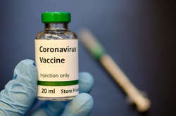 В першу чергу будуть вакциновані від коронавірусу три групи людей