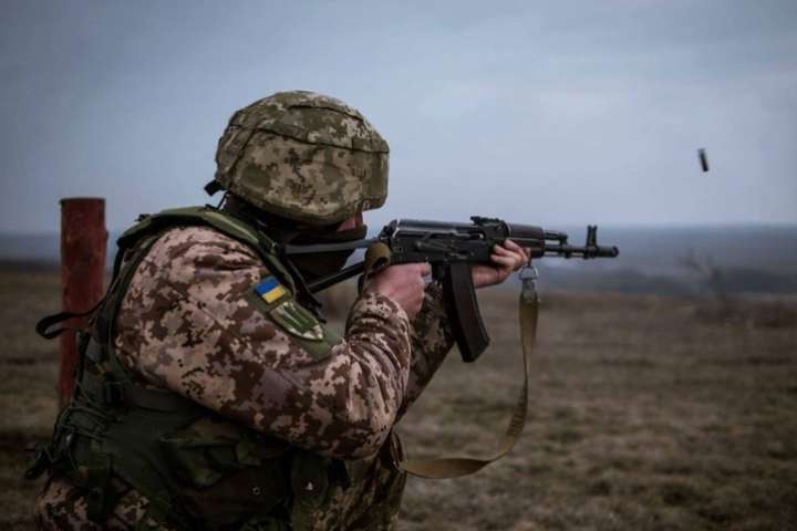 Доба на Донбасі: бойовики поранили українського військового