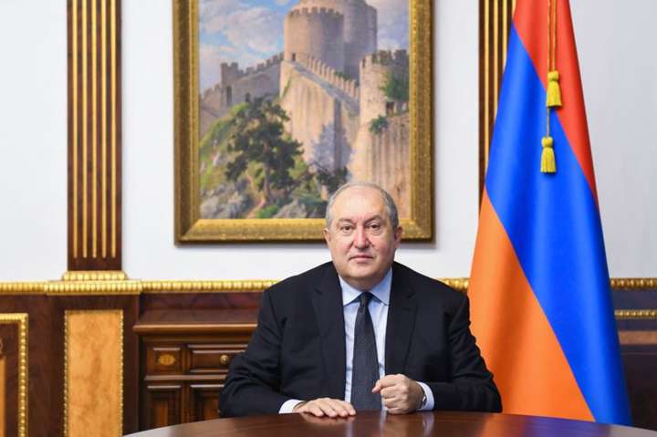Президент Вірменії відправив у відставку міністра оборони