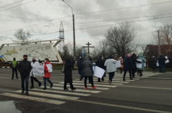 Луцькі медики перекрили трасу через зарплатні борги 