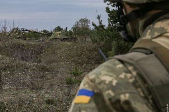 Окупанти на Донбасі чотири рази обстріляли українських захисників