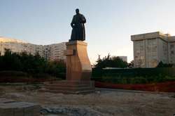 США: Окупація серйозно підірвала всі основні свободи людини (на фото пошкоджений комунальниками пам'ятник Тарасу Шевченку в окупованому Севастополі )