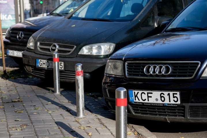 Система автофиксации нарушений начала штрафовать водителей «евроблях»: подробности