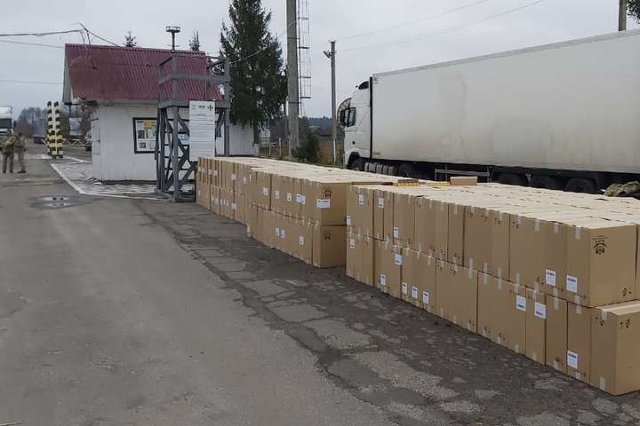 340 тисяч пачок білоруських цигарок затримано на кордоні (фото)