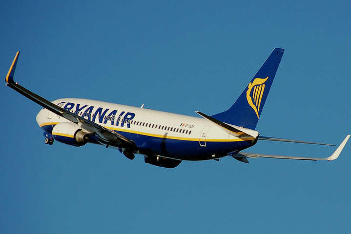 Ryanair скасував штраф за зміну для нових бронювань