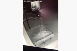 У Росії дівчинка випала з четвертого поверху, але змогла піднятися і піти додому