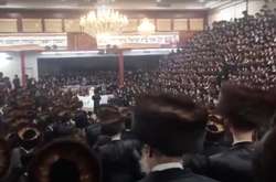 В Нью-Йорку хасиди зіграли весілля на 7 тисяч осіб попри заборону через пандемію: відео