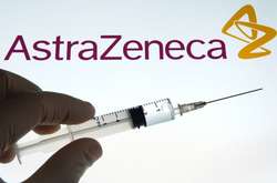 У липні AstraZeneca оприлюднила результати, які засвідчили, що вакцина викликала «стійкі імунні реакції» у здорових дорослих людей віком від 18 до 55 років