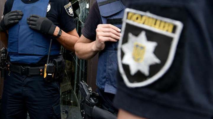 Оборотни в погонах: в Киеве полицейские похитили человека и требовали выкуп 