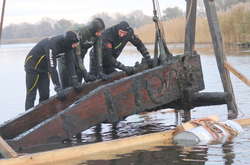 В Запорожье из Днепра подняли уникальную находку времен казачества в Украине (фото, видео)