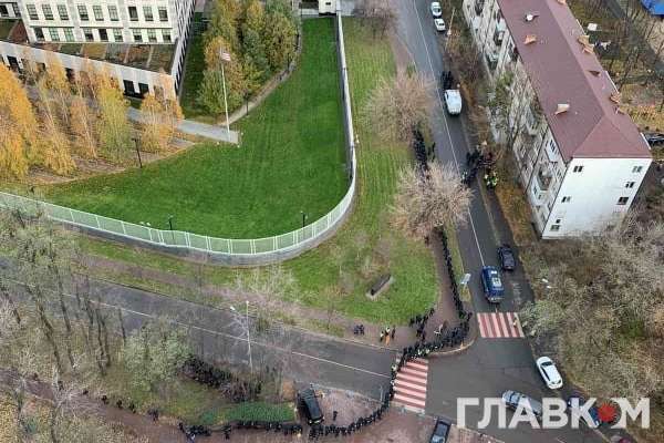 Поліція заблокувала підходи до Посольства США в Києві (фото)