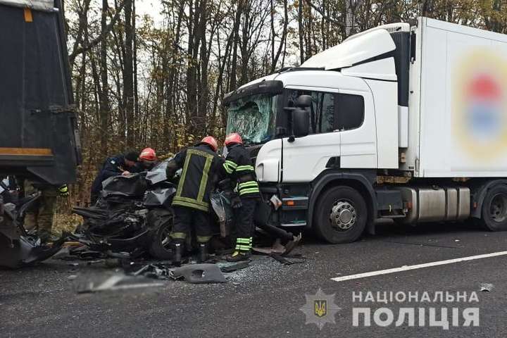 ДТП под Уманью: два грузовика раздавили легковушку (фото)