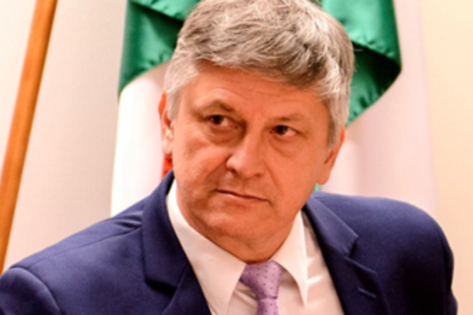 Угорського чиновника, який втручався у вибори на Закарпатті, не пустили до України