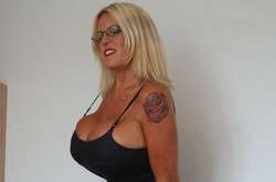 Психанула после развода. Пенсионерка из Британии увеличила грудь до 32 размера (фото)