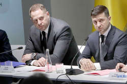 Зеленський працює президентом у адміністрації медіаменеджера Єрмака