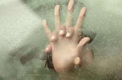 Під Києвом 56-річний чоловік розбещував неповнолітніх дівчат у своїй автівці