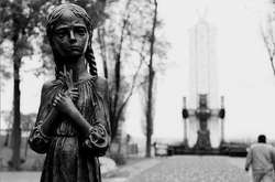В День памяти жертв Голодомора Киев объявит минуту молчания и приспустит флаги