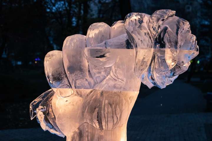 У Києві відбувся видовищний льодовий перформанс (фото)