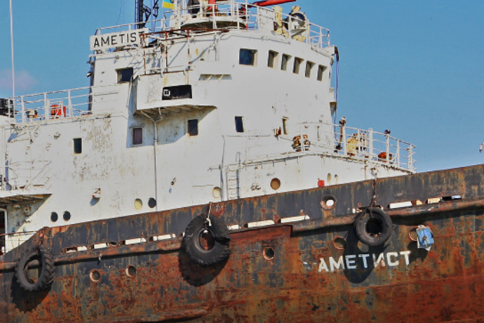 Екологічна катастрофа: на Одещині тоне судно рятувальників, відбувся витік пального
