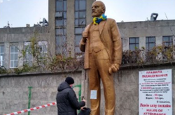 Ділки встановили в Києві «платного» Леніна (фото)
