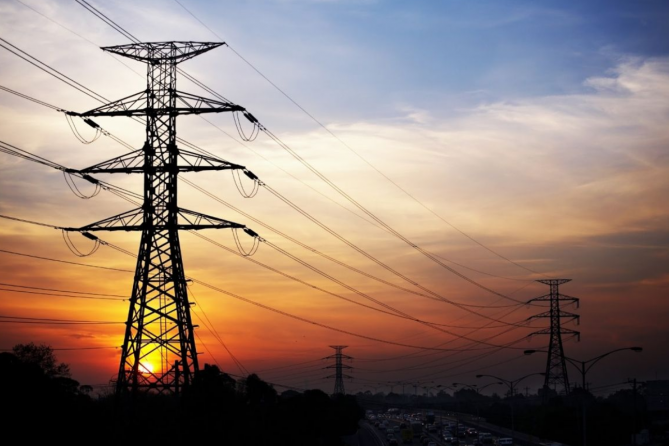 Необґрунтовано занижена ціна електроенергії для населення призвела до рекордних боргів, – експерт