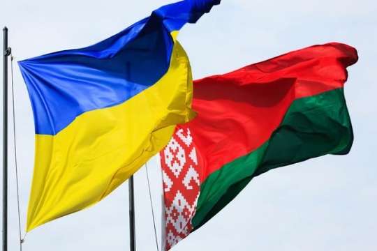 Білорусь погрожує санкціями офіційним особам України