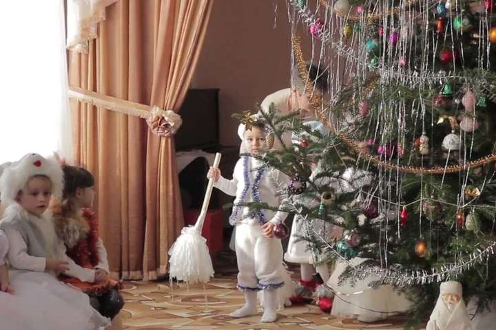 Новорічні свята в коронавірусних реаліях: концертів у школах і садочках Києва не буде 