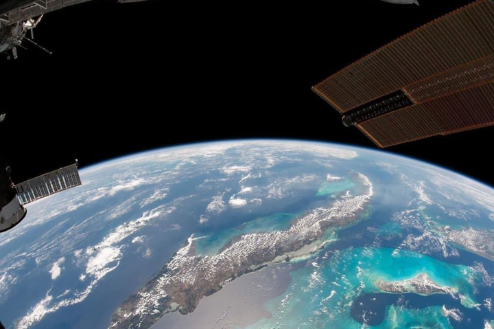 Космонавт NASA зняв Землю з вікна Crew Dragon