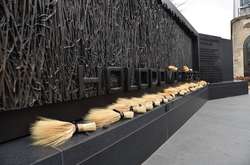  Меморіал жертвам Голодомору в Україні у Вашингтоні, США  