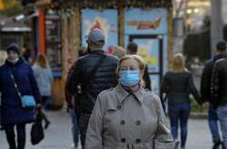 Жесткий вариант предусматривает карантин на следующей неделе, срок ограничений – от 14 дней или до окончания новогодних праздников