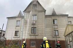 Сталося загорання даху триповерхового житлового будинку