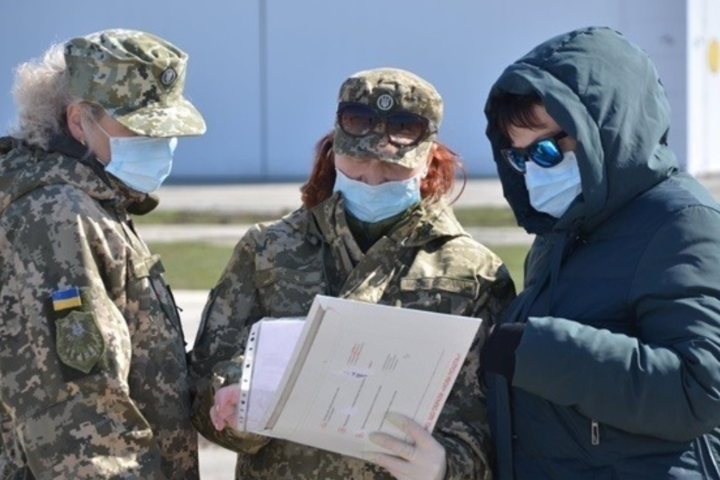 В українській армії за добу коронавірус виявили у близько 200 військовослужбовців