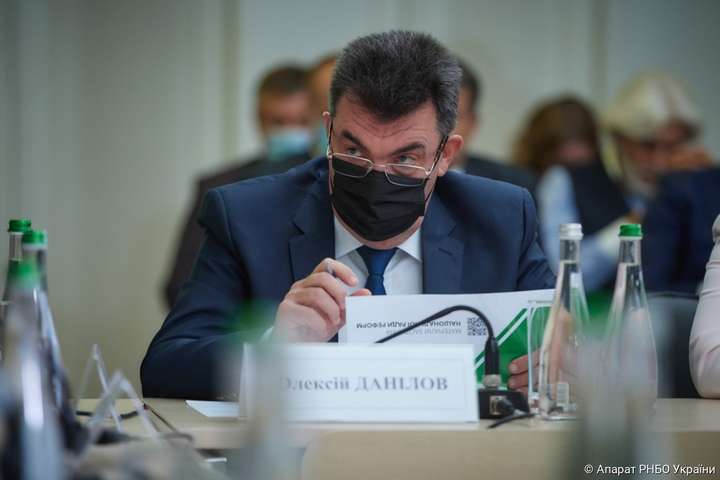 «Відкриємо вам таємницю». РНБО готує нове рішення для врегулювання ситуації на Донбасі 