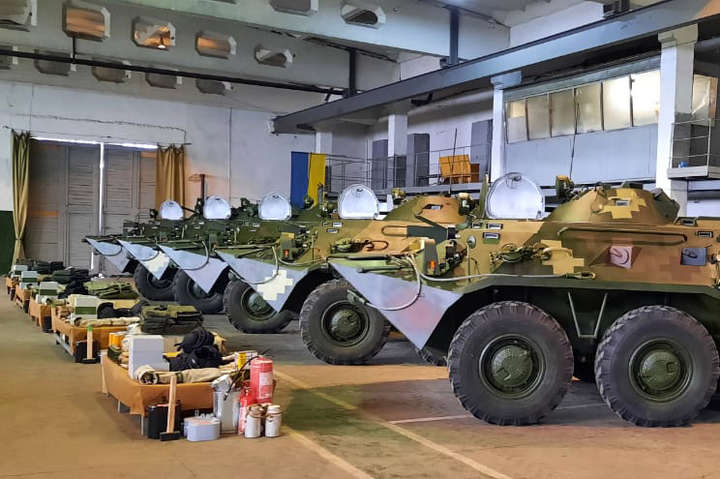 Миколаївський бронетанковий завод передав до війська оновлені БТР-80