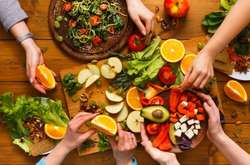 Коварный коронавирус: врач рассказал почему веганы оказались в группе риска