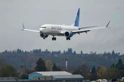 Це робиться для того, щоб якомога швидше почати вакцинацію населення після схвалення препарату регуляторними органами